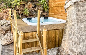 مغطس سبا خارجي