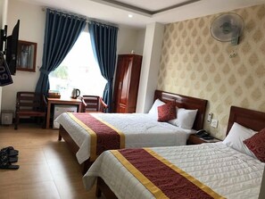 City Quadruple Room | Minibar, desk, soundproofing, free WiFi - New Day Hotel Quy Nhon (Quy Nhon)