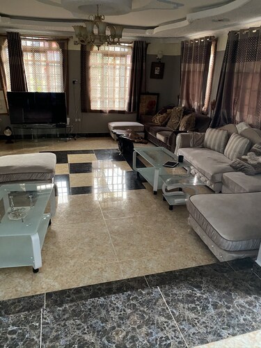 Luxurious Villa within walking distance from Town centre