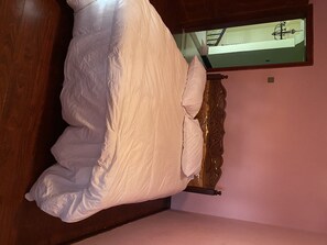 3 habitaciones, tabla de planchar con plancha, wifi y ropa de cama 