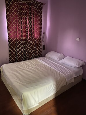 3 bedrooms, iron/ironing board, WiFi, bed sheets - Luxurious Villa within walking distance from Town centre (Nanyuki)