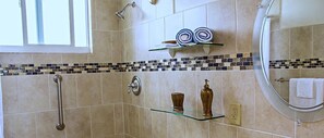 Dusche im Bad