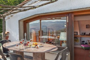 Outdoor dining - Beautiful private villa with private pool, sauna, WIFI, TV, terrace, pets allowed and panoramic ... (Bagni Di Lucca)