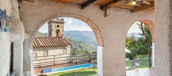 Beautiful private villa with private pool, sauna, WIFI, TV, terrace, pets allowed and panoramic ...