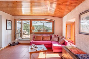 TV, fireplace - Beautiful private villa with private pool, sauna, WIFI, TV, terrace, pets allowed and panoramic ... (Bagni Di Lucca)