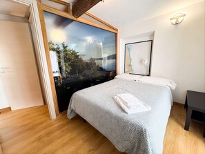 4 bedrooms, travel cot, free WiFi