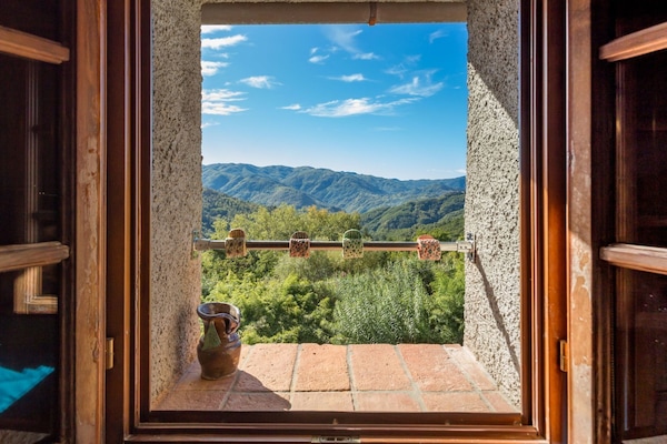 Fenêtre, Pièce, Ciel, Montagne, Maison, Design Intérieur, Arbre, Domicile, Bâtiment, Daylighting