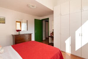 2 bedrooms, travel crib, free WiFi - Lovely apartment with WIFI, A/C, pool, TV, terrace and panoramic view, close to San Gimignano (Sughera)