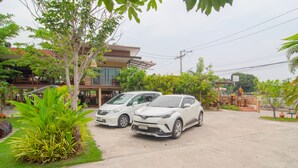 Bãi đậu xe tự phục vụ miễn phí 