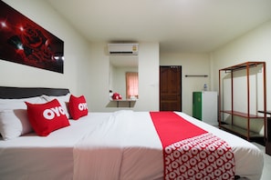 Desk, free WiFi, bed sheets