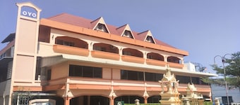 OYO 534 Phasuk Hotel