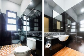 Shower, towels, soap, shampoo - OYO Bulan Anda Baba Resort (Ao Luek)