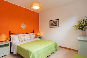 2 bedrooms, travel cot, free WiFi, wheelchair access