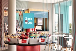Free daily on-the-go breakfast - avid hotel Midland by IHG (Midland)