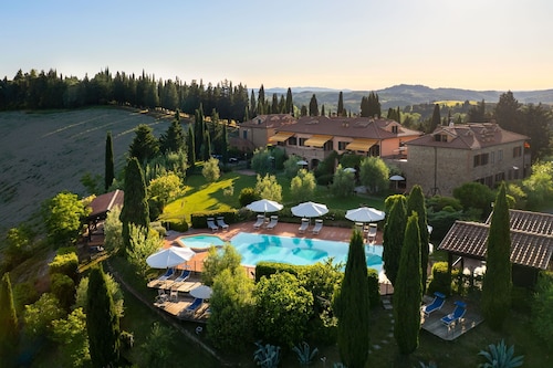 Nice apartment with pool, WIFI, A/C, TV, terrace and panoramic view, close to San Gimignano