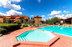 Pool - Cosy apartment with pool, WIFI, A/C, TV, veranda and panoramic view, close to San Gimignano (Sughera)