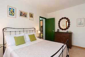 2 Schlafzimmer, Reisekinderbett, kostenloses WLAN