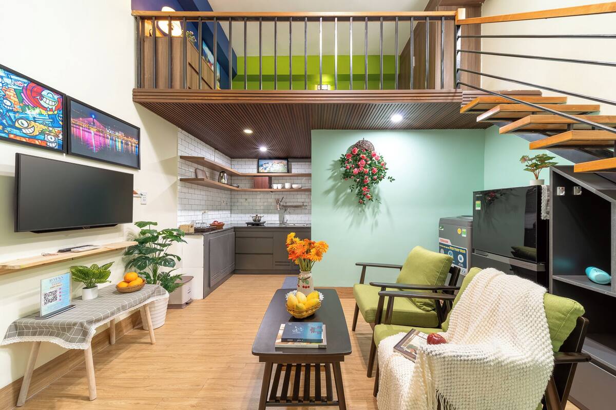 City Studio | Premium bedding, pillowtop beds, desk, laptop workspace