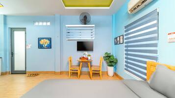Comfort Double Room, 1 Queen Bed | Premium bedding, pillowtop beds, desk, laptop workspace