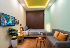 Comfort Double Room, 1 Queen Bed | Premium bedding, pillowtop beds, desk, laptop workspace