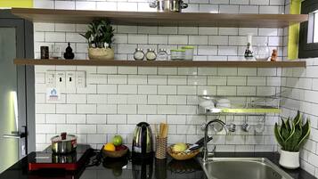 Comfort Double Room, 1 Queen Bed | Private kitchen | Fridge, microwave, cookware/dishes/utensils, dining tables