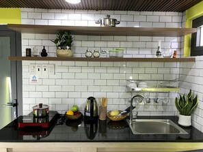 Comfort Double Room, 1 Queen Bed | Private kitchen | Fridge, microwave, cookware/dishes/utensils, dining tables - Cosy House Da Nang (Da Nang)