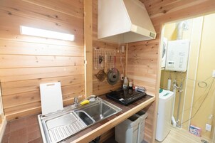 Refrigerador, microondas, placa de cocina, tetera/pava eléctrica