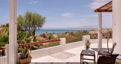 Casa Tako 1, CLEAN modern studio unit, 5 minutes walk to kite launch beach.