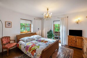 1 habitación, tabla de planchar con plancha, wifi gratis y ropa de cama 