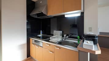 Geladeira, micro-ondas, cooktop, chaleira elétrica