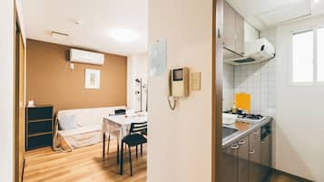 Căn hộ, 1 phòng ngủ | Khu phòng khách | TV màn hình phẳng