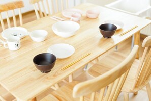 Apartment, 2 Bedrooms 301 | In-room dining