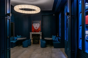 Coin salon dans le hall