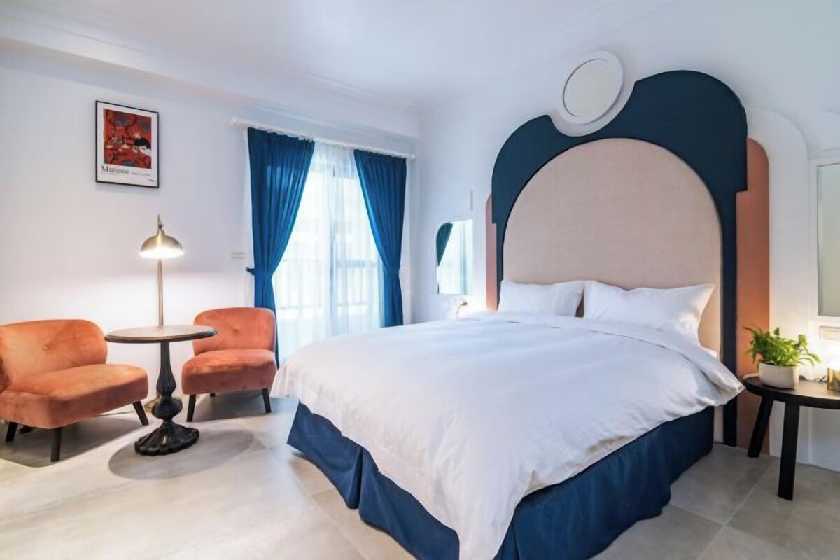 Premium bedding, down duvets, blackout curtains, free WiFi