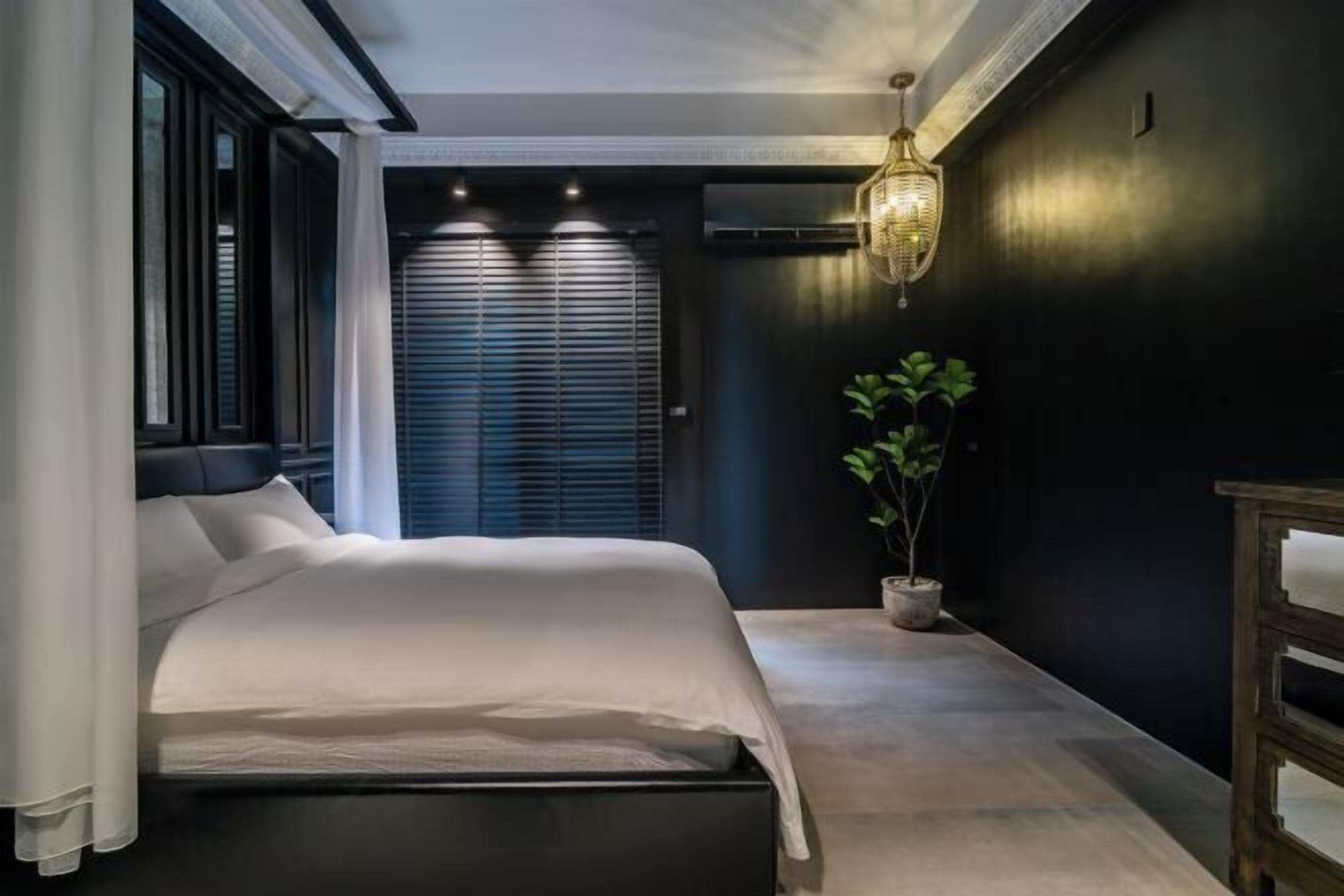 Sängtillbehör av högsta kvalitet, duntäcken och mörkläggningsgardiner