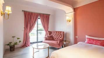 Premium bedding, down duvets, blackout curtains, free WiFi