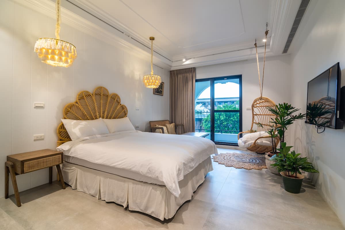 Premium bedding, down duvets, blackout curtains, free WiFi