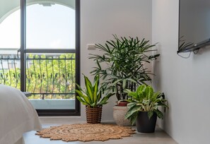 Premium bedding, down comforters, blackout drapes, free WiFi - Olivia Boutique Hotel (Sanxing)