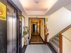 Lobby - Tuliip Residency (Mumbai)