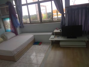 Quadruple Room | Blackout drapes, free WiFi, bed sheets - Art Taiwan Homestay (Xincheng)