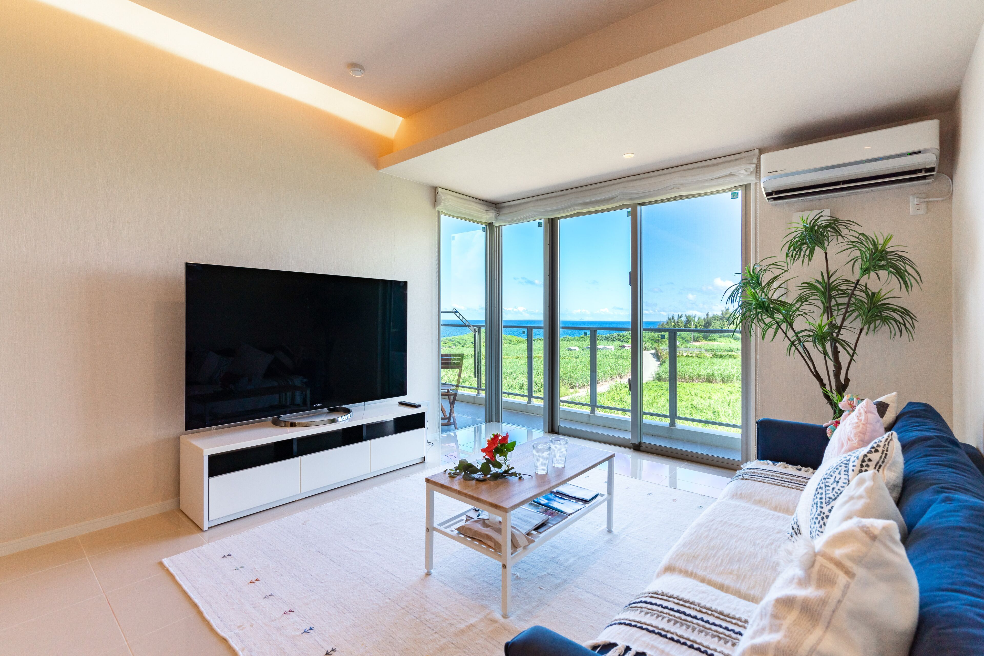 2 bedrooms, individually decorated, individually furnished