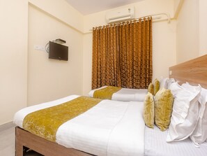 Iron/ironing board, free WiFi, bed sheets