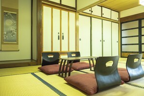 House, 2 Bedrooms | 2 bedrooms, desk