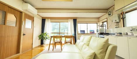 Maison, 2 chambres | Coin séjour
