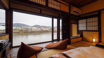Deluxe Villa River View (Kamogawa-an) | In-room safe, individually decorated, individually furnished