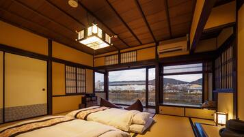 Deluxe Villa River View (Kamogawa-an) | In-room safe, individually decorated, individually furnished