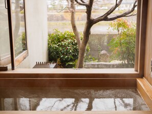 Deluxe Villa River View (Kamogawa-an) | Private spa tub - K's Villa Kamogawa and Matsumi (Kyoto)