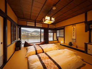 In-room safe, individually decorated, individually furnished - K's Villa Kamogawa and Matsumi (Kyoto)