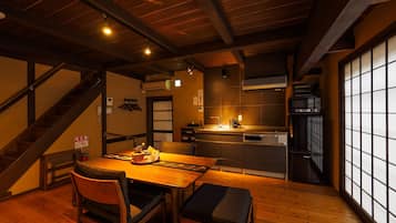 Standard Villa, Non Smoking (Non River View, Matsumi-an) | Dapur peribadi | Peti sejuk, ketuhar gelombang mikro, dapur, pembancuh kopi/teh