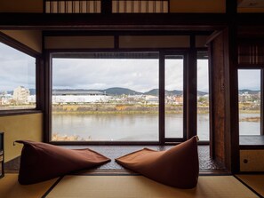 In-room safe, individually decorated, individually furnished - K's Villa Kamogawa and Matsumi (Kyoto)